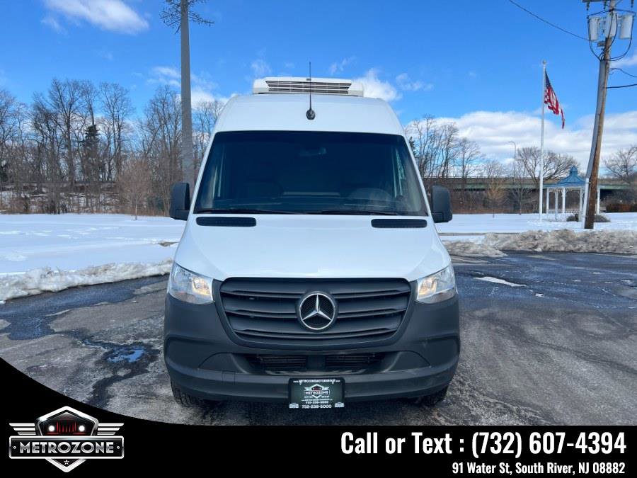 Used 2022 Mercedes-Benz Sprinter 2500 image 2
