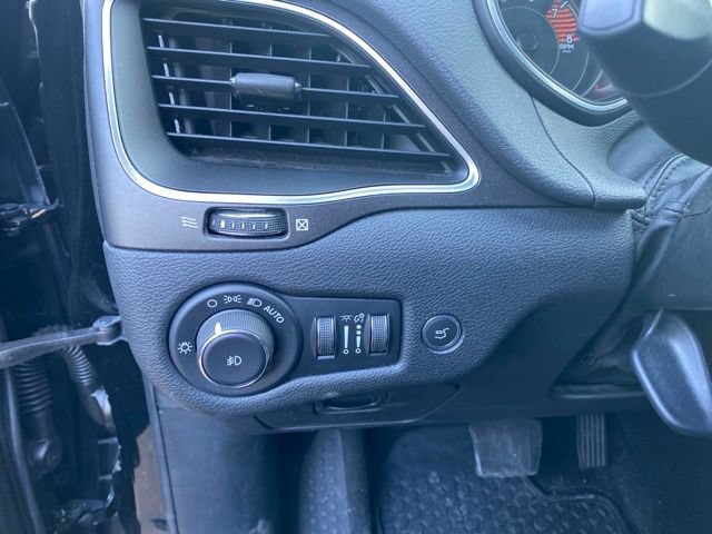 Used 2022 Jeep Cherokee Trailhawk w/ Premium Leather Package AWD/4WD image 24