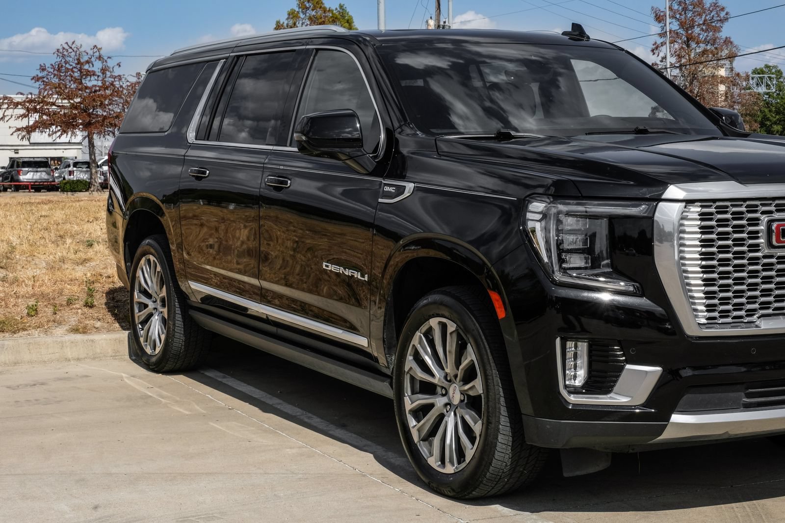 Used 2021 GMC Yukon XL Denali w/ Denali Premium Package RWD image 6