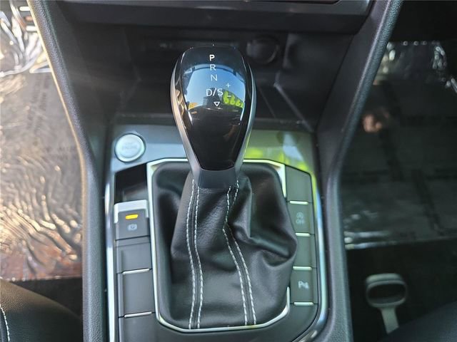 Used 2023 Volkswagen Tiguan SE R-Line image 22