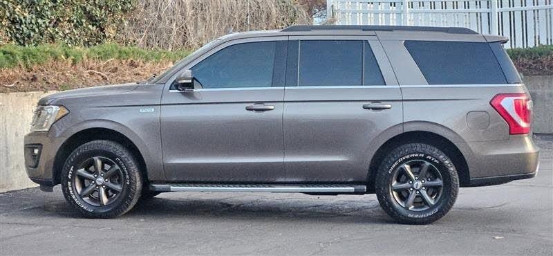 Used 2018 Ford Expedition XLT w/ Equipment Group 202A image 2