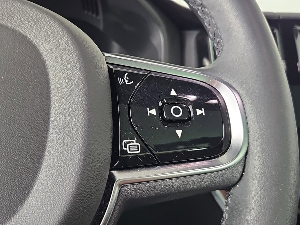 Certified 2024 Volvo XC60 T8 Ultimate image 31