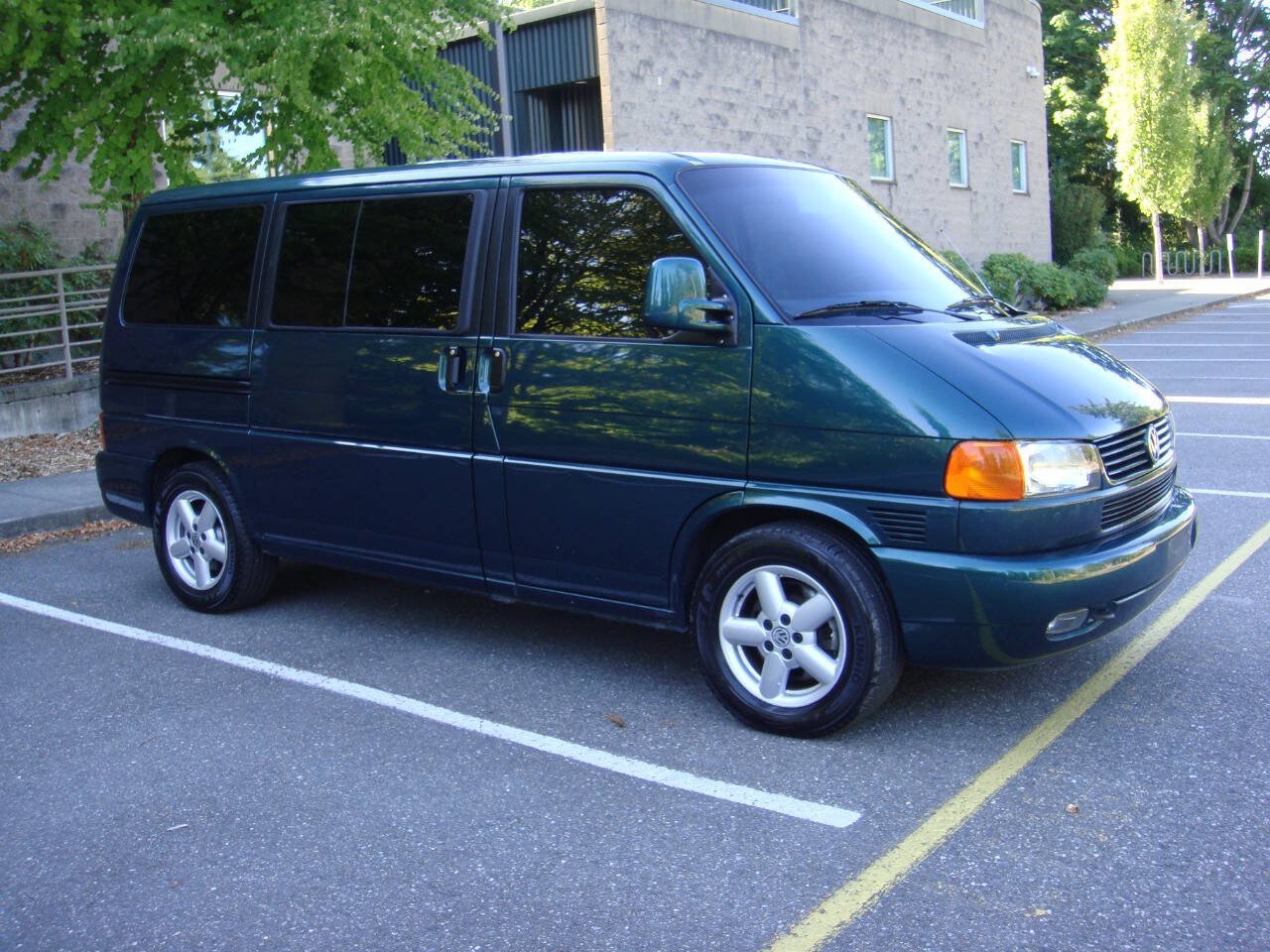 Used 2003 Volkswagen Eurovan MV FWD image 6