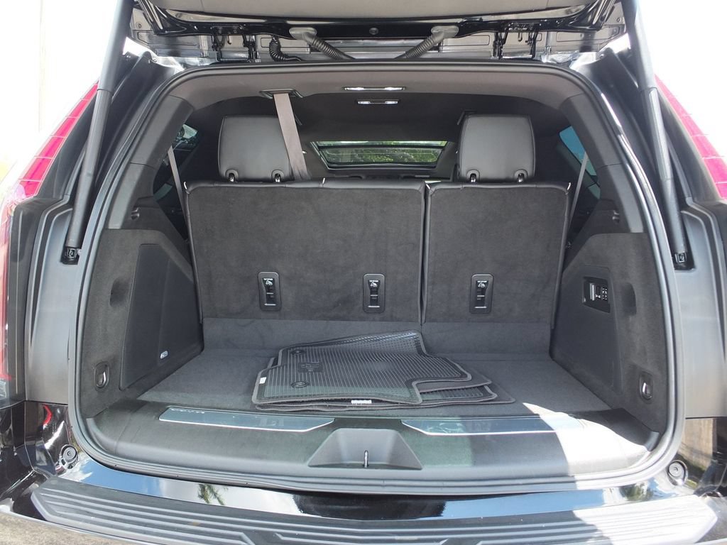 Used 2024 Cadillac Escalade Premium Luxury AWD/4WD image 22