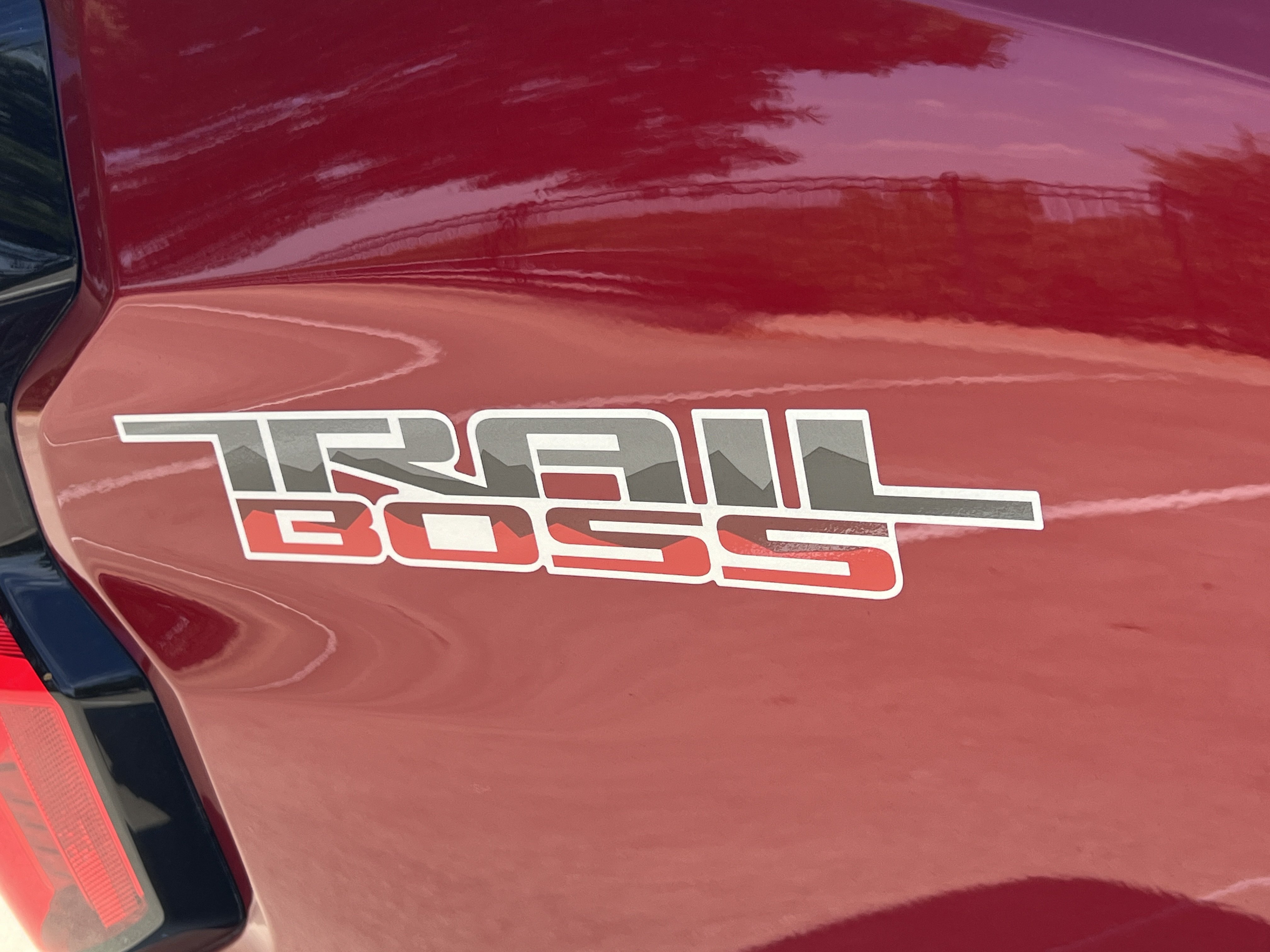 Used 2025 Chevrolet Colorado Trail Boss AWD/4WD image 31