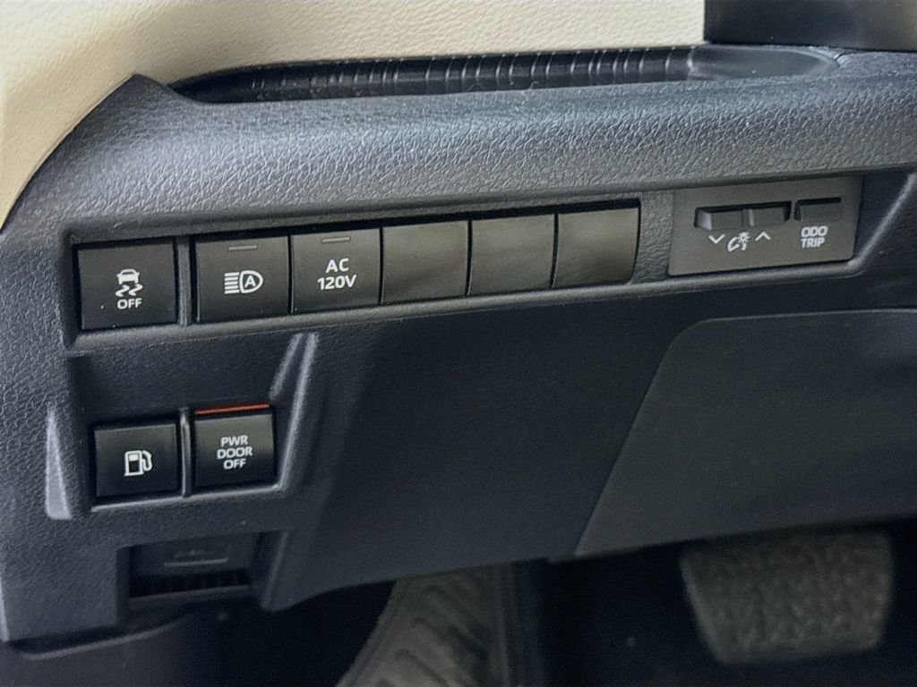 Certified 2022 Toyota Sienna XLE w/ XLE Plus Package FWD image 21