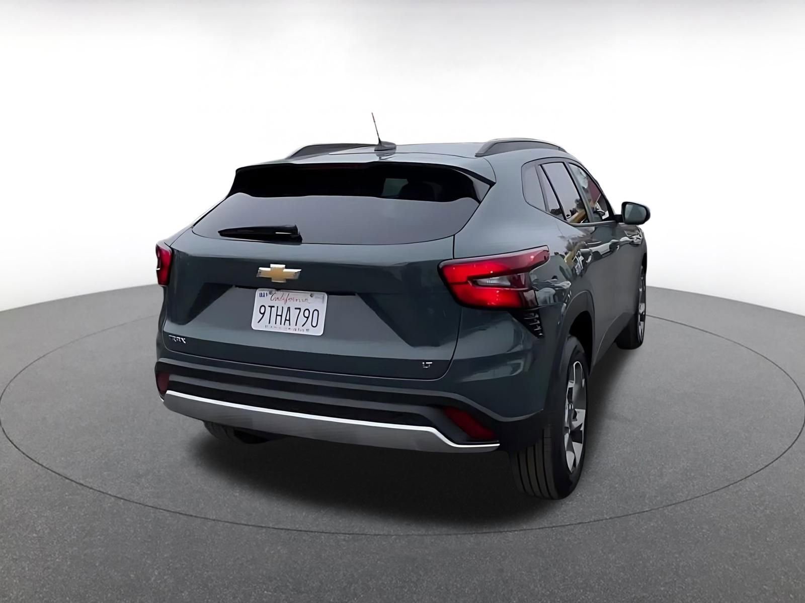 Used 2025 Chevrolet Trax LT w/ LT Convenience Package image 14