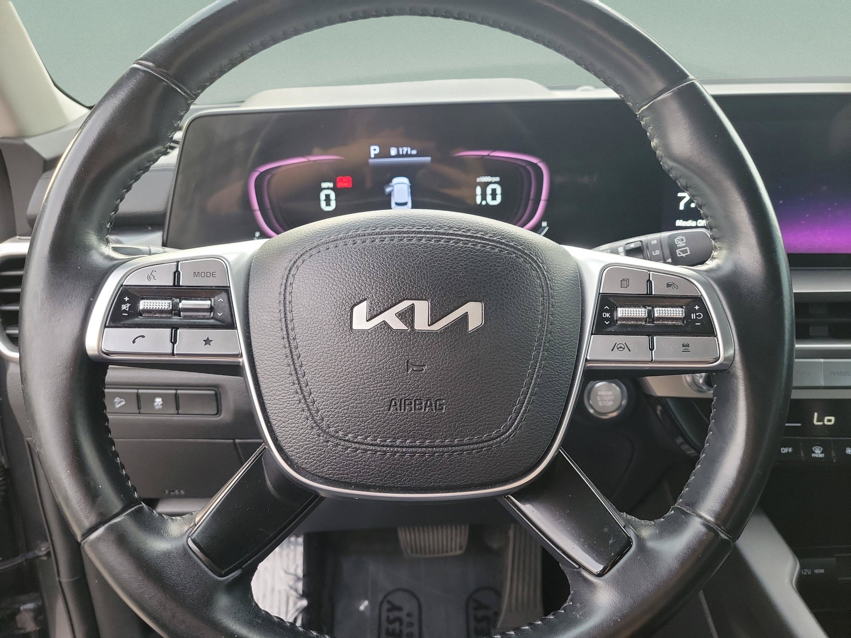 Used 2023 Kia Telluride LX FWD image 11