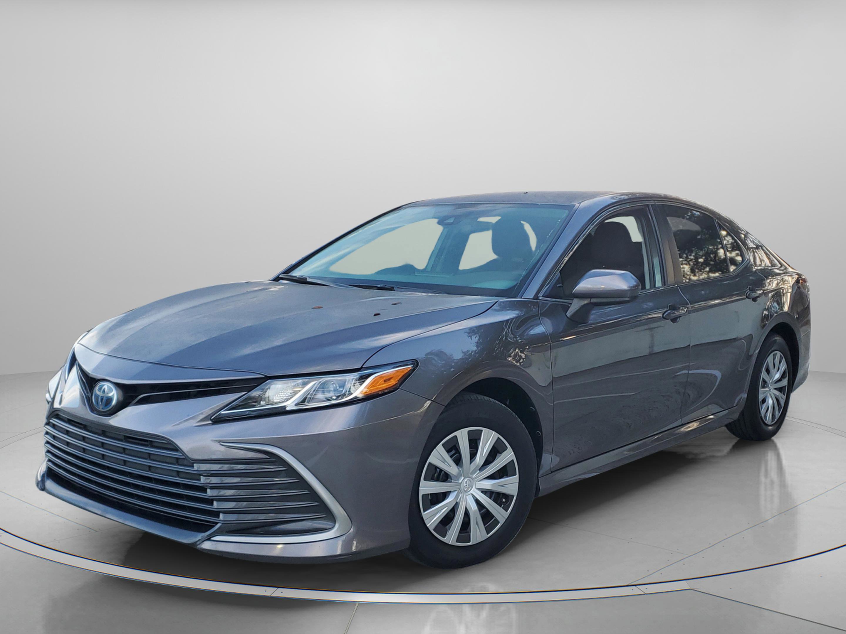 Used 2022 Toyota Camry LE image 3