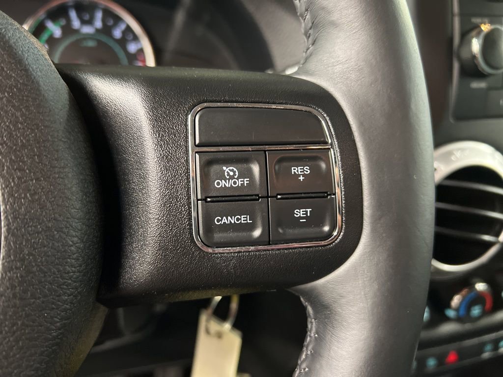 Used 2015 Jeep Wrangler Unlimited Sahara w/ Connectivity Group AWD/4WD image 16