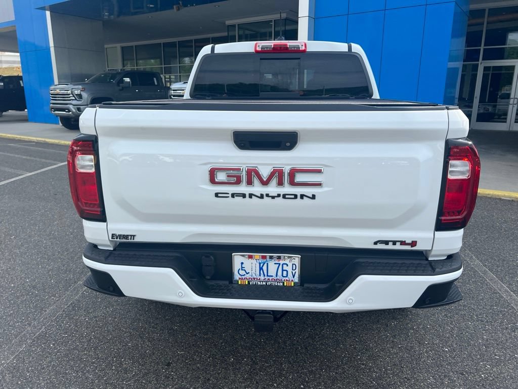 Used 2024 GMC Canyon AT4 w/ AT4 Premium Package AWD/4WD image 9