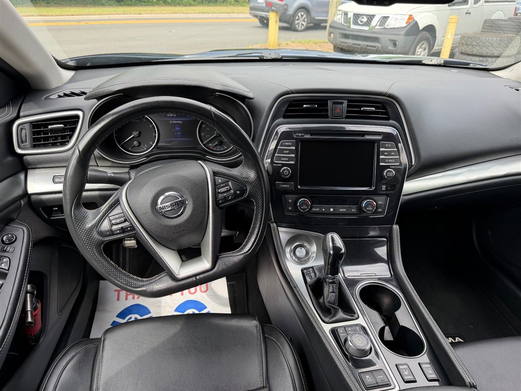 Used 2022 Nissan Maxima SV w/ Floor Mat Group FWD image 11