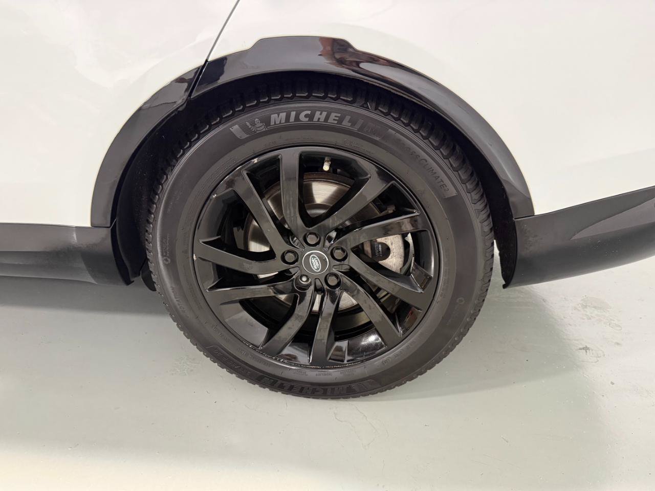Used 2020 Land Rover Discovery Landmark AWD/4WD image 37