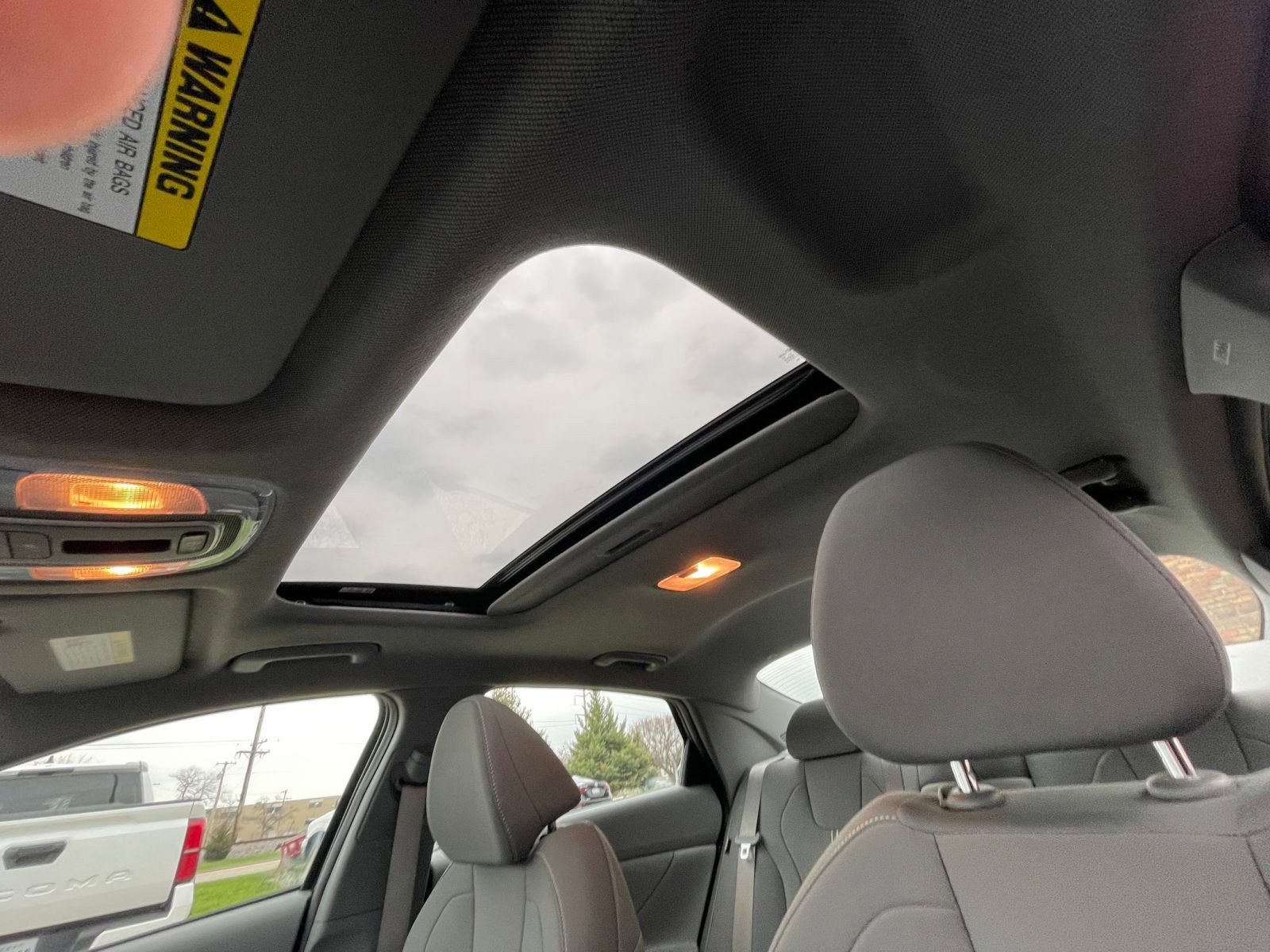 Used 2025 Hyundai Elantra SEL image 29