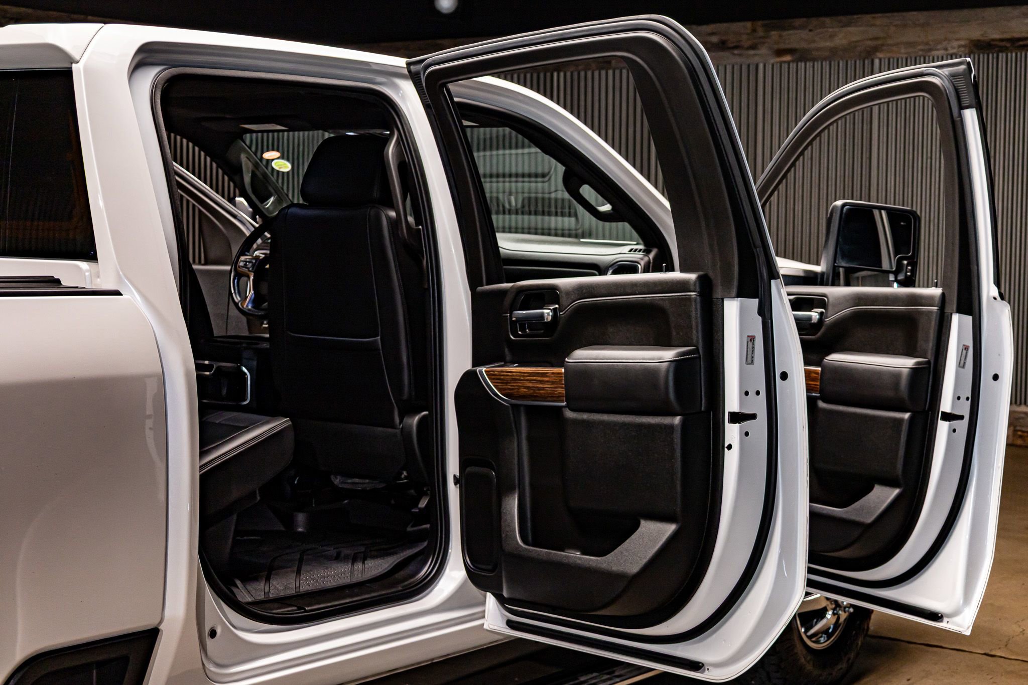 Used 2021 Chevrolet Silverado 3500 High Country image 27