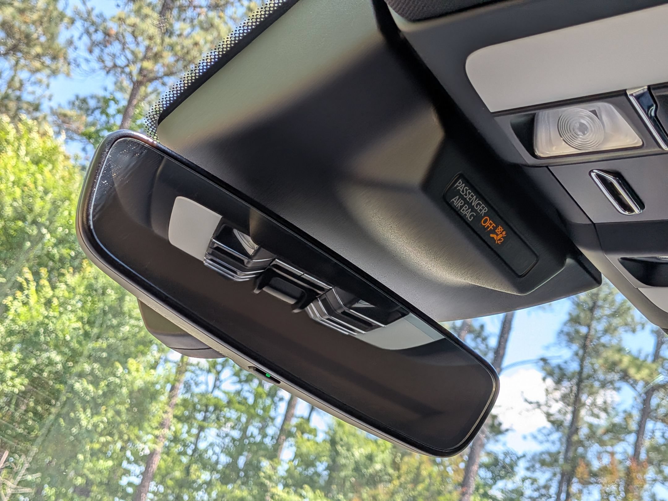 Certified 2025 Porsche Macan Turbo AWD/4WD image 19