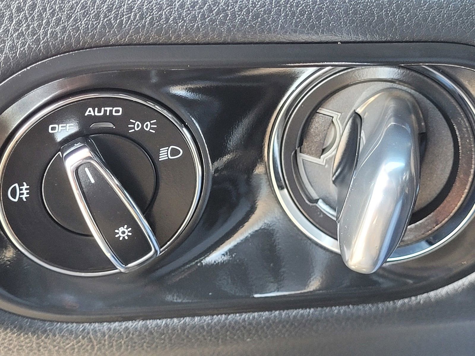 Used 2024 Porsche Macan image 26