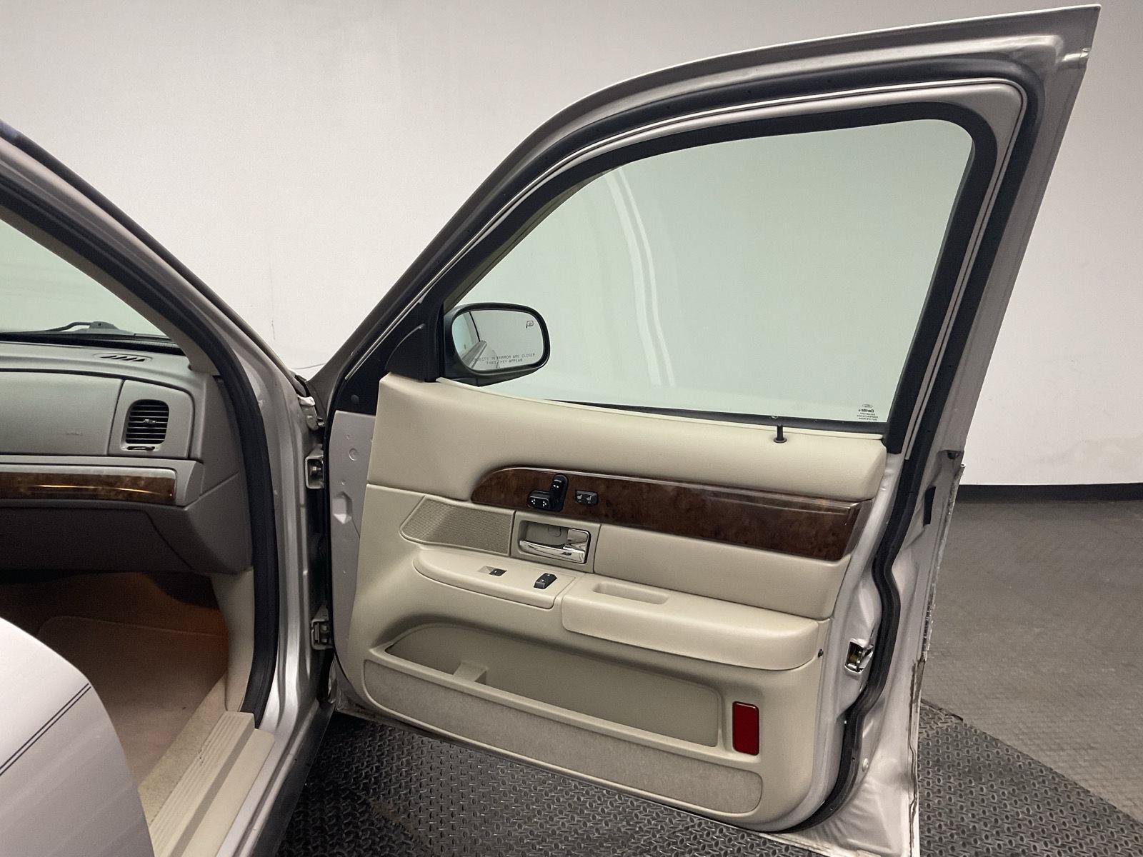Used 2010 Mercury Grand Marquis LS RWD image 19