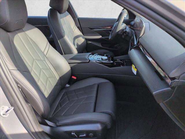 Used 2025 BMW i5 eDrive40i w/ Premium Package image 22