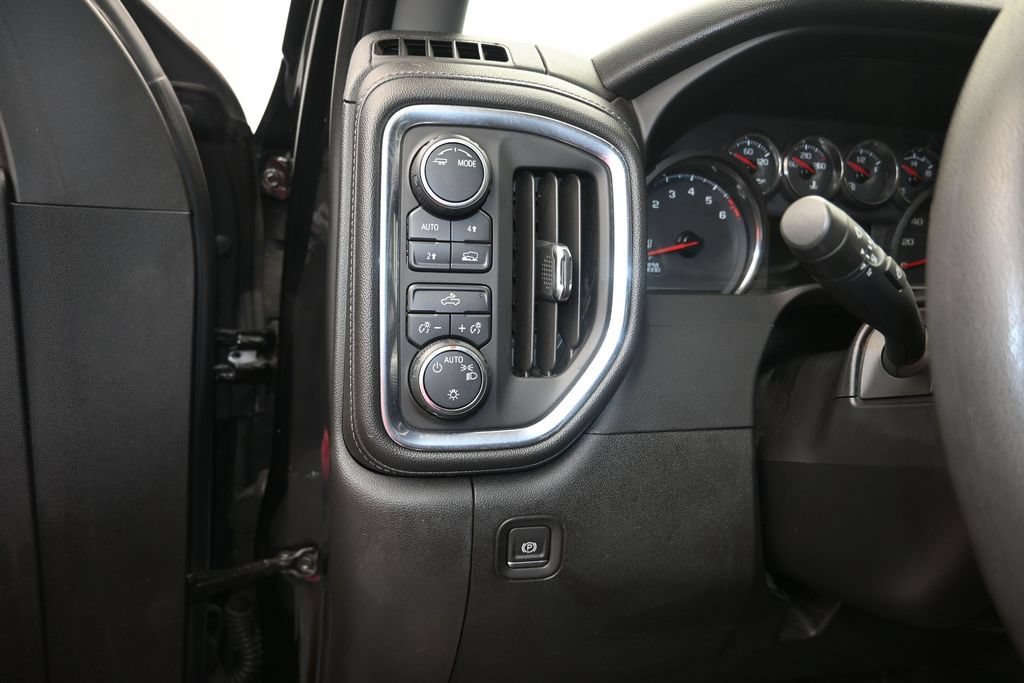 Used 2020 Chevrolet Silverado 1500 LT w/ Trailering Package AWD/4WD image 12