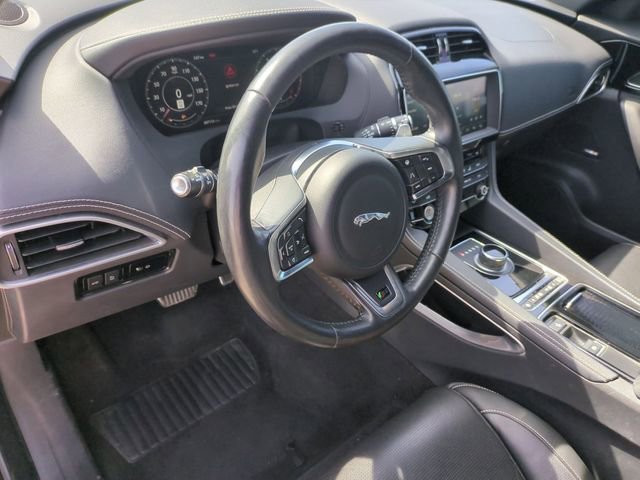 Used 2019 Jaguar F-PACE S image 7