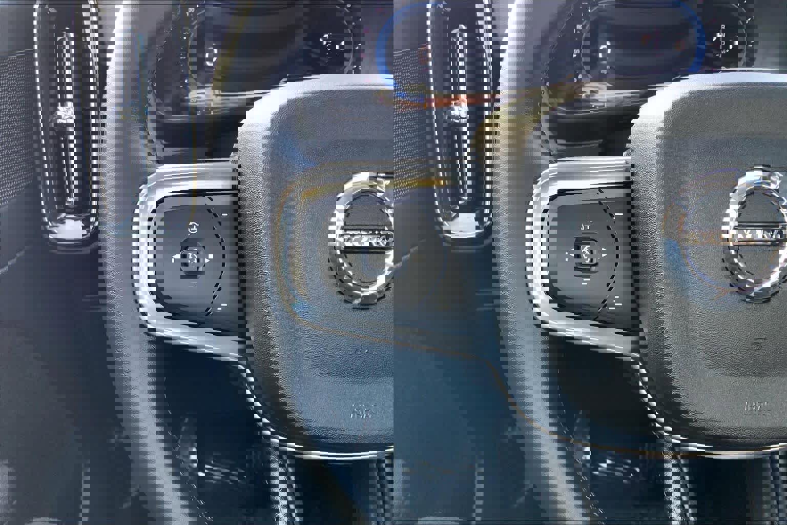 Used 2025 Volvo XC40 B5 Core w/ Protection Package Premier image 24