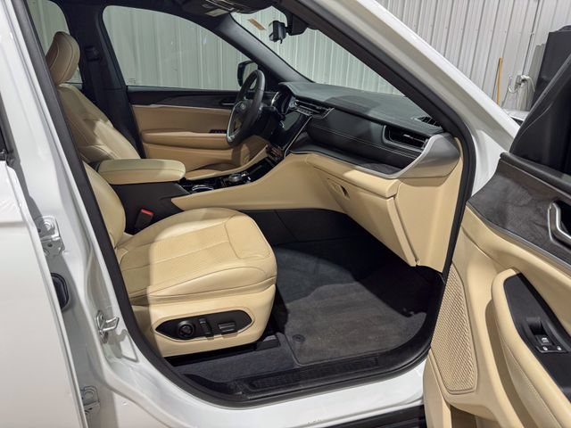 Used 2023 Jeep Grand Cherokee L Limited w/ Luxury Tech Group II AWD/4WD image 26
