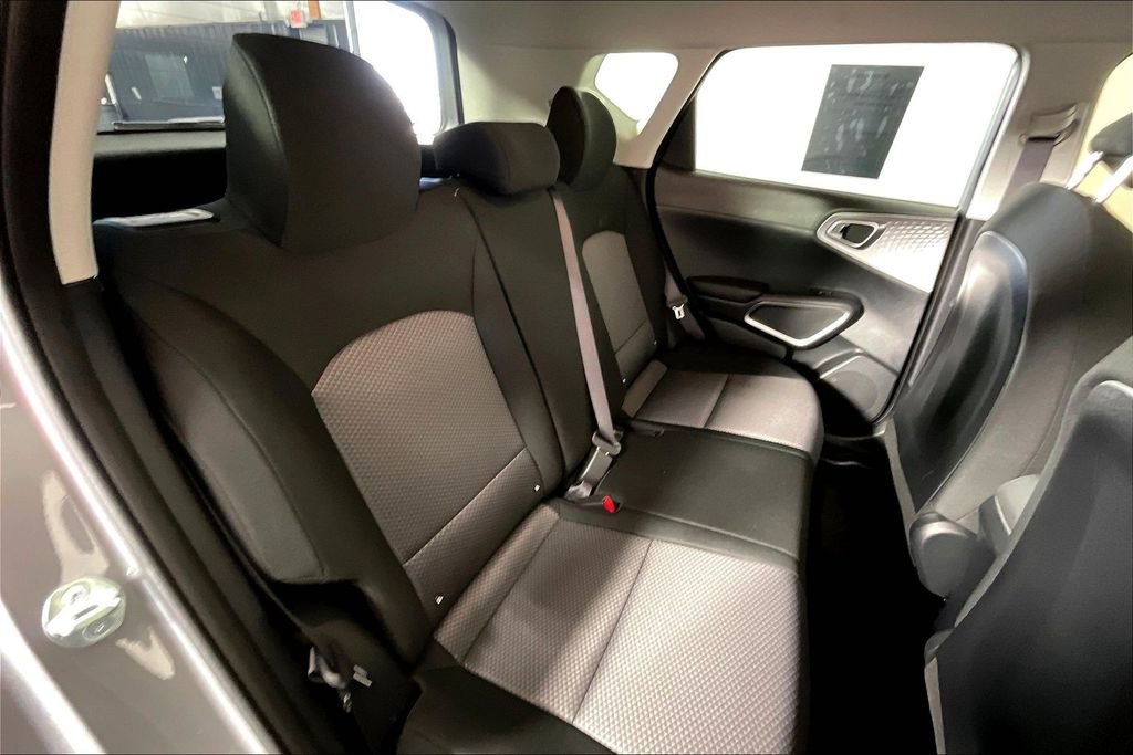 Used 2025 Kia Soul LX image 36