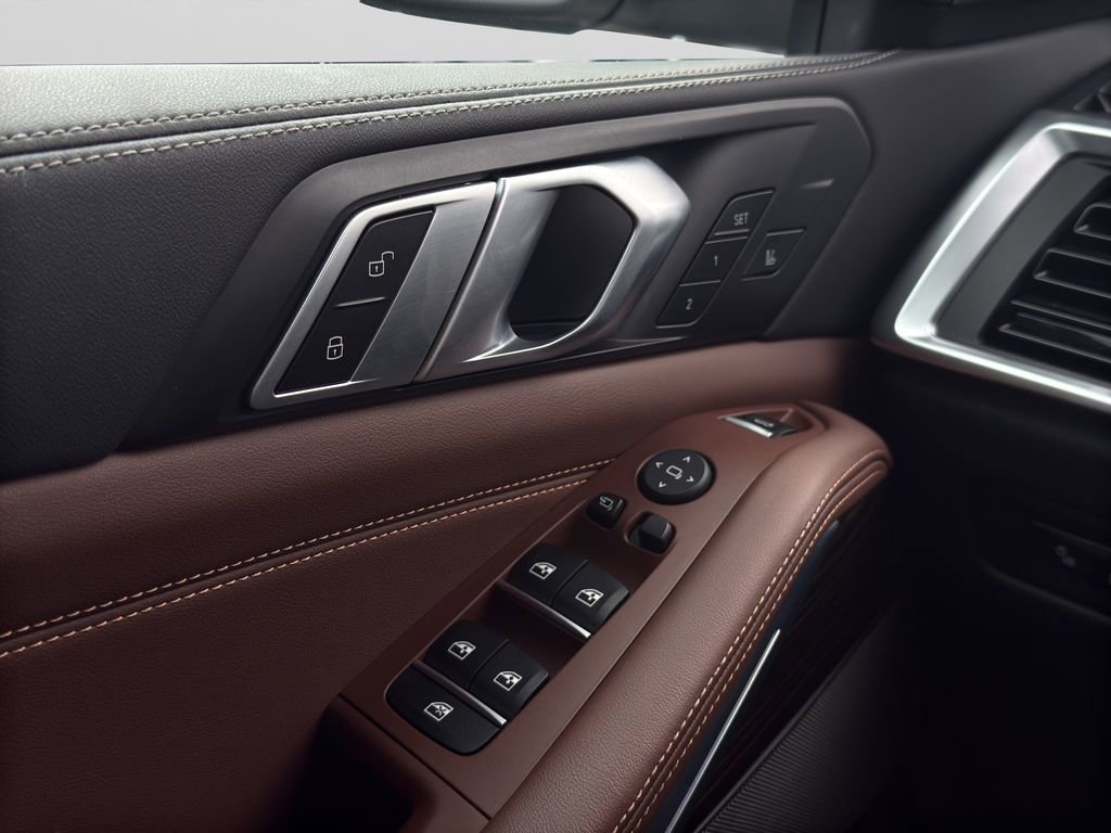 Used 2025 BMW X5 xDrive50e image 31