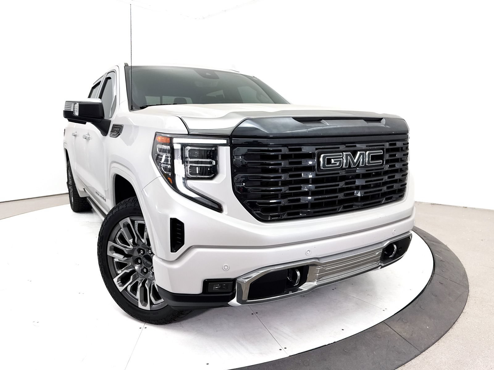 Used 2023 GMC Sierra 1500 Denali Ultimate AWD/4WD image 8