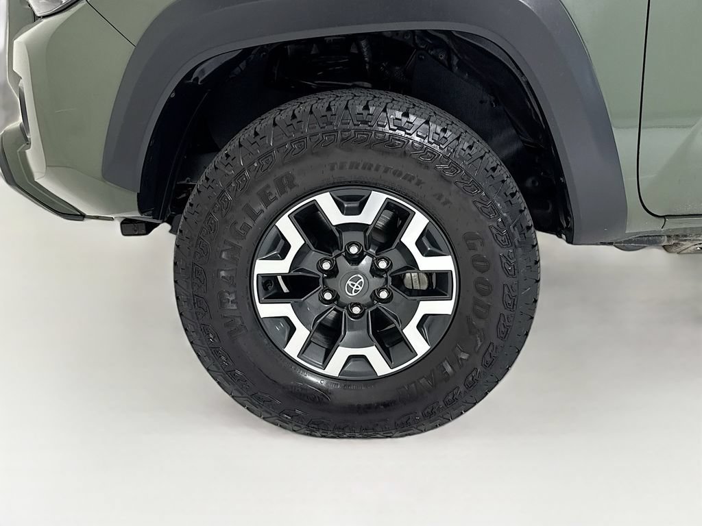 Used 2022 Toyota Tacoma TRD Off-Road w/ Technology Package AWD/4WD image 32