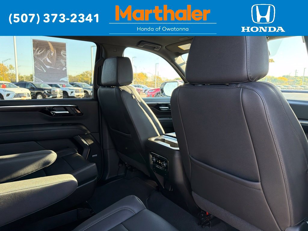 Used 2026 Chevrolet Suburban LT w/ Comfort Package AWD/4WD image 17