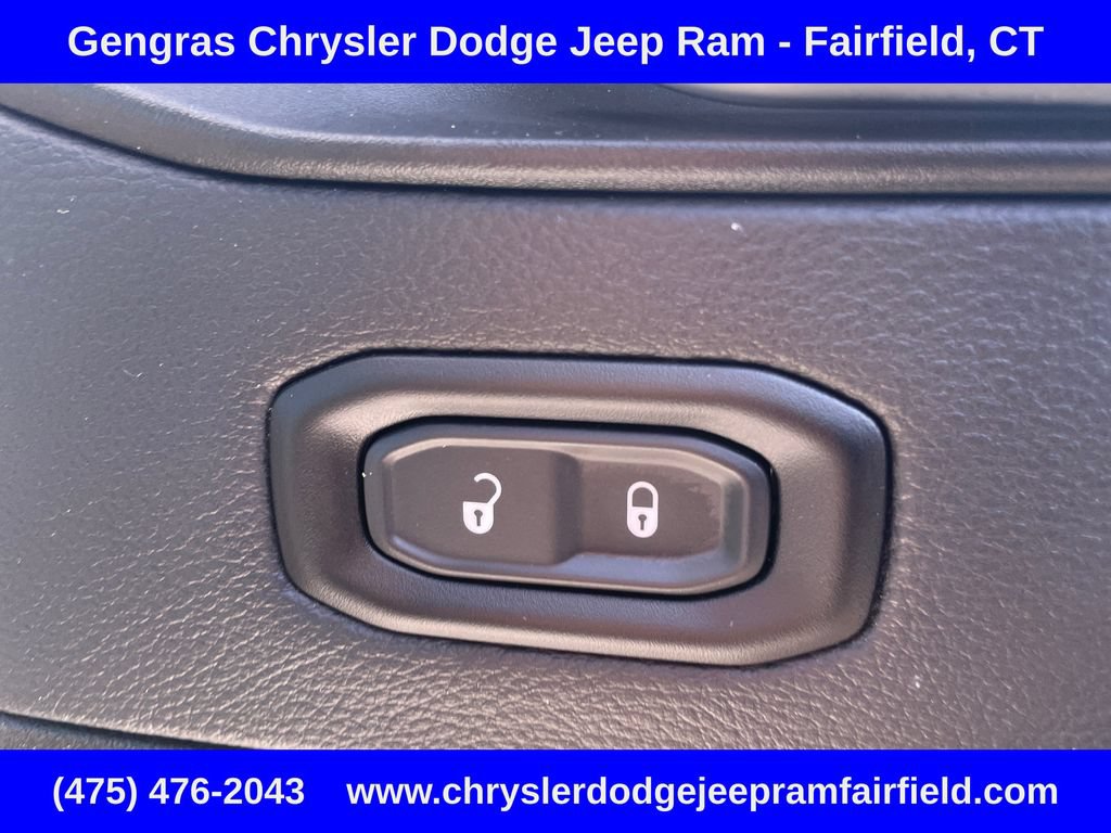 Certified 2024 Jeep Wrangler Unlimited Sahara w/ Technology Group AWD/4WD image 19