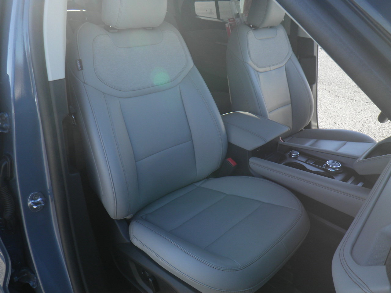 Certified 2025 Ford Explorer Active w/ Active Comfort Package image 24