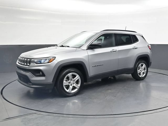 Used 2023 Jeep Compass Latitude w/ Sun and Sound Group AWD/4WD image 9