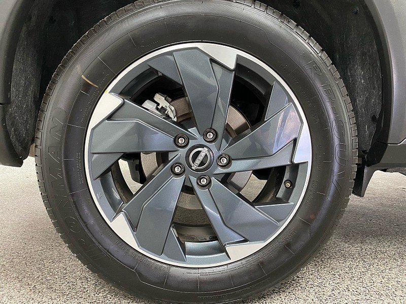 Used 2025 Nissan Rogue SV image 24