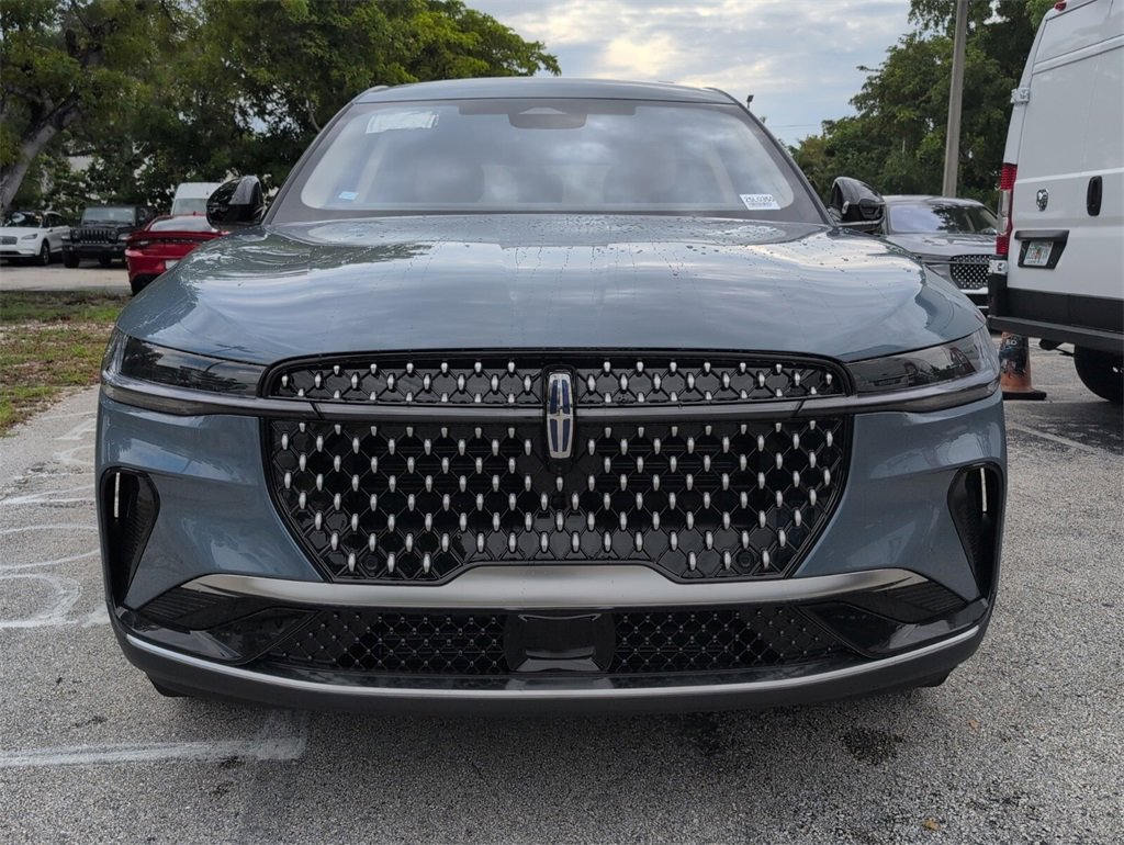 New 2025 Lincoln Nautilus Premier image 3