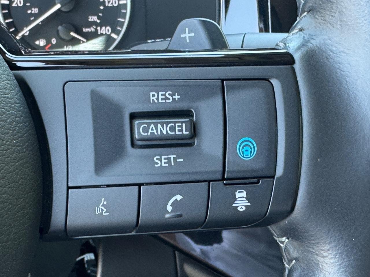 Used 2025 Nissan Pathfinder SL FWD image 23