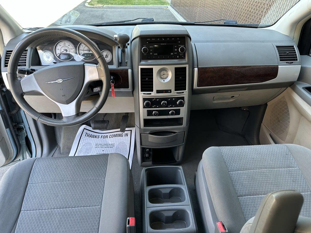 Used 2010 Chrysler Town & Country Touring image 18