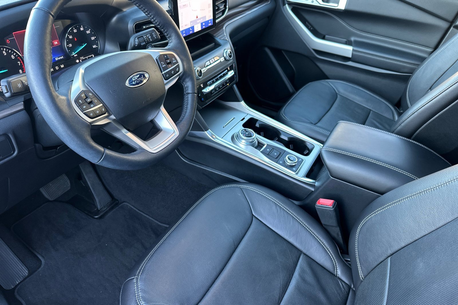 Used 2020 Ford Explorer Limited w/ Class III Trailer Tow Package image 9