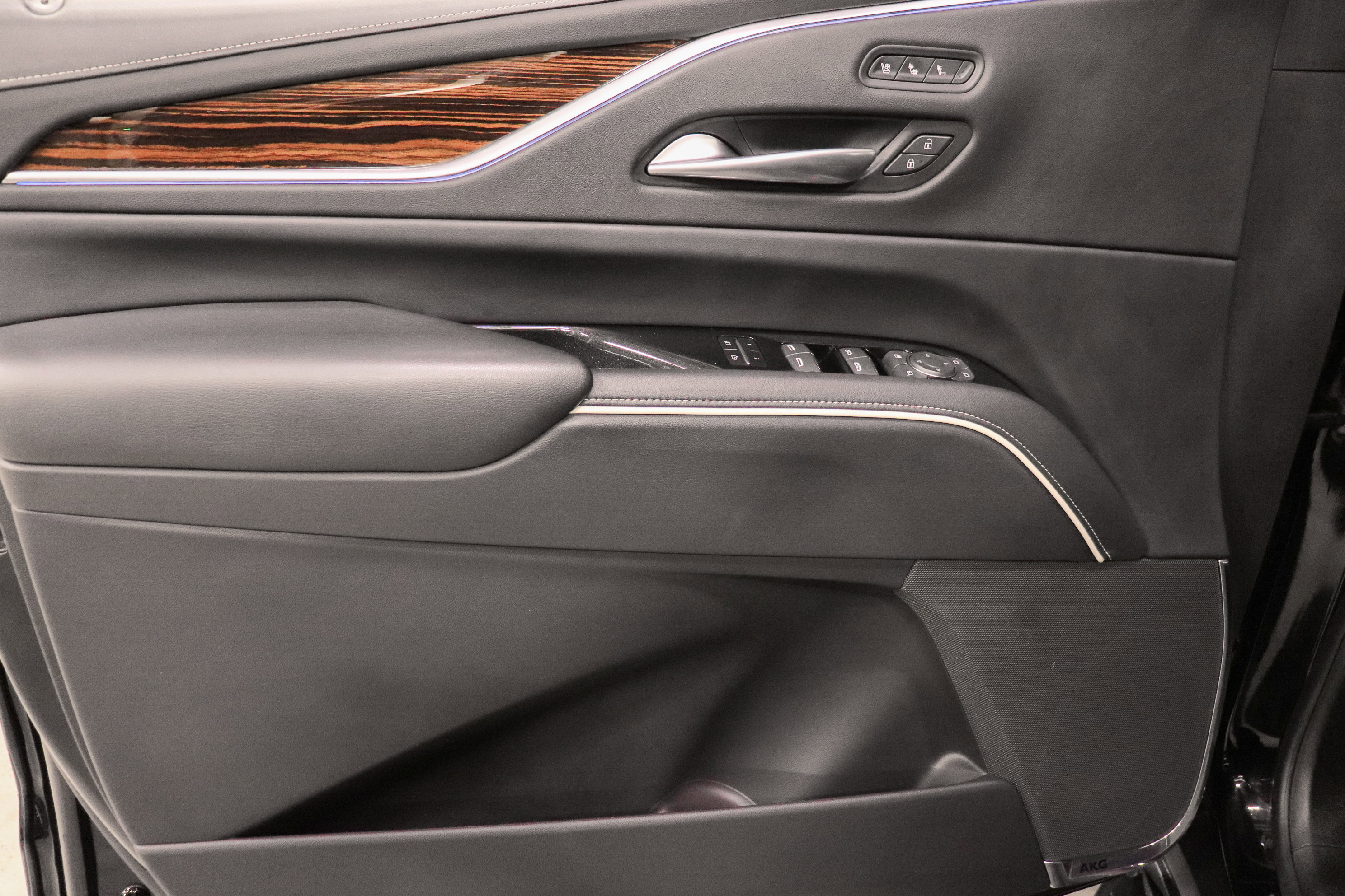 Used 2022 Cadillac Escalade Premium Luxury image 10