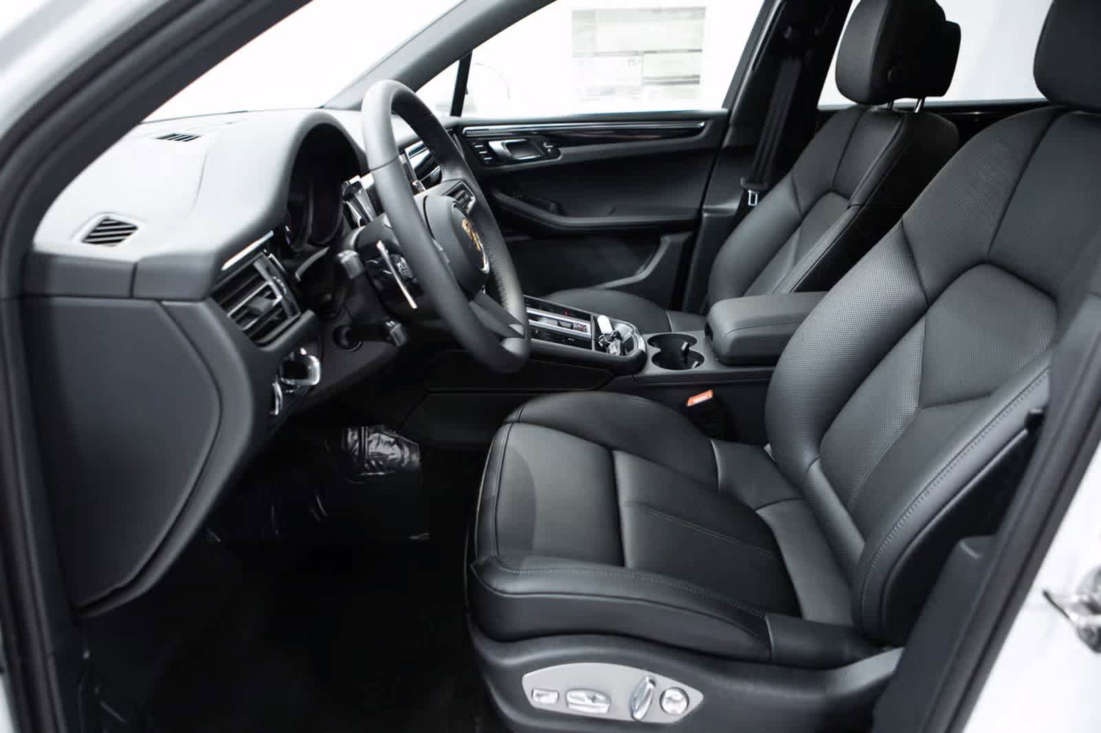 Certified 2026 Porsche Macan AWD/4WD image 23