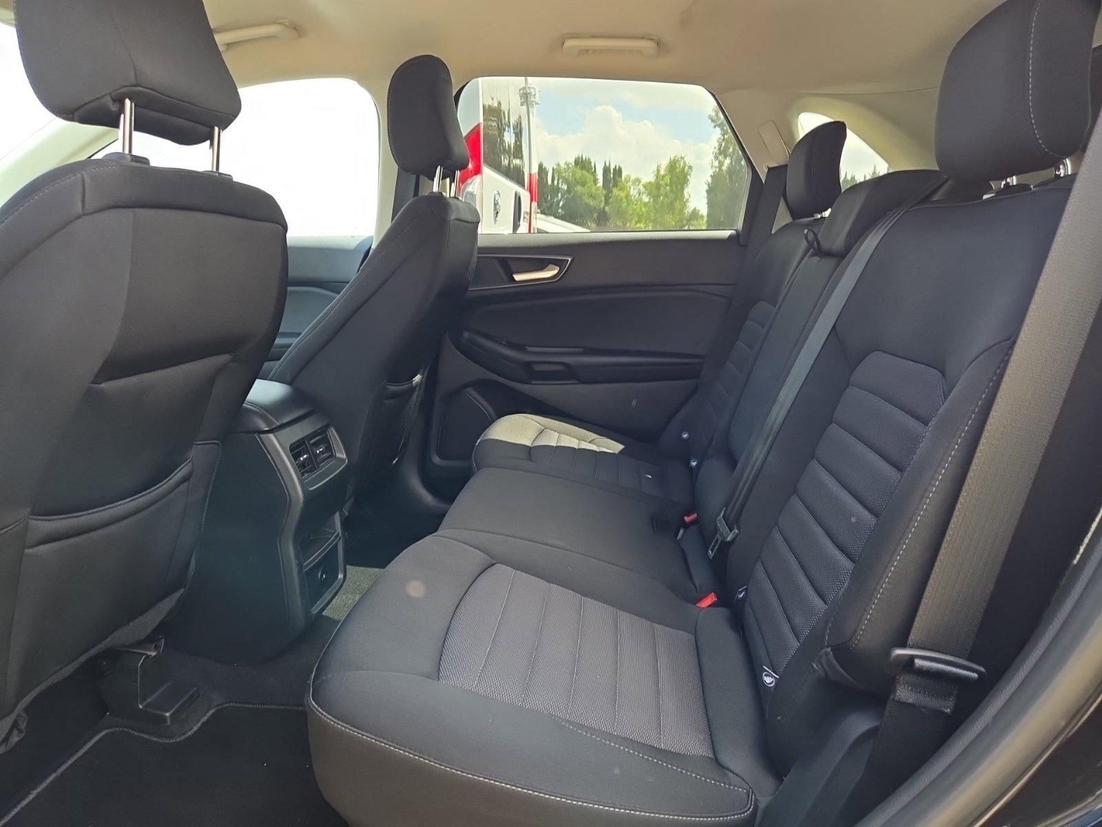 Used 2024 Ford Edge SE AWD/4WD image 11
