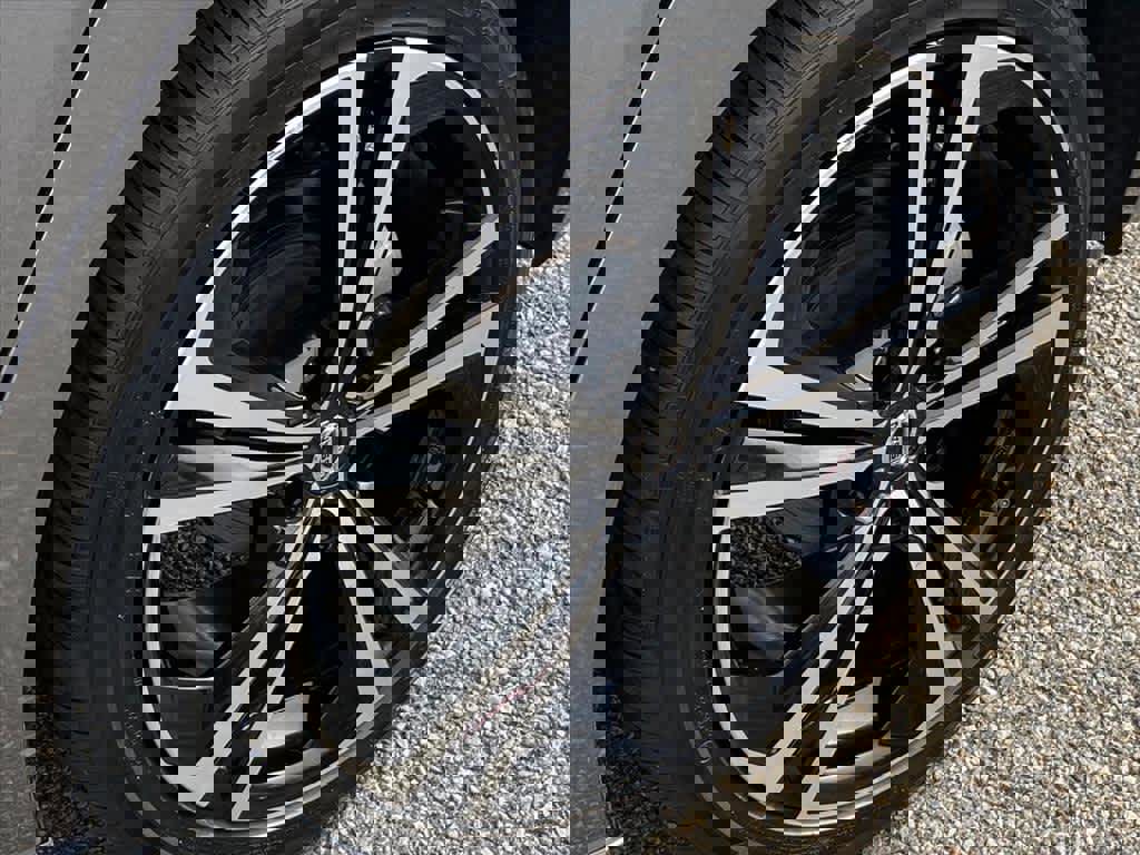 Used 2023 Nissan Sentra SR w/ SR Premium Package image 24