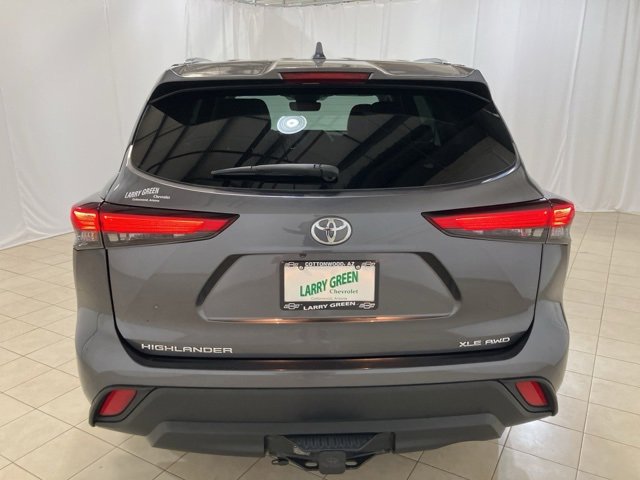 Used 2020 Toyota Highlander XLE image 4