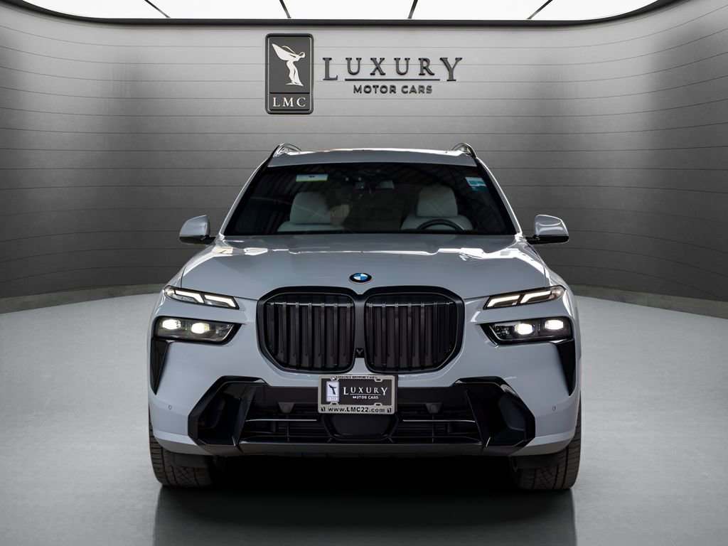 Used 2023 BMW X7 xDrive40i w/ Executive Package AWD/4WD image 3