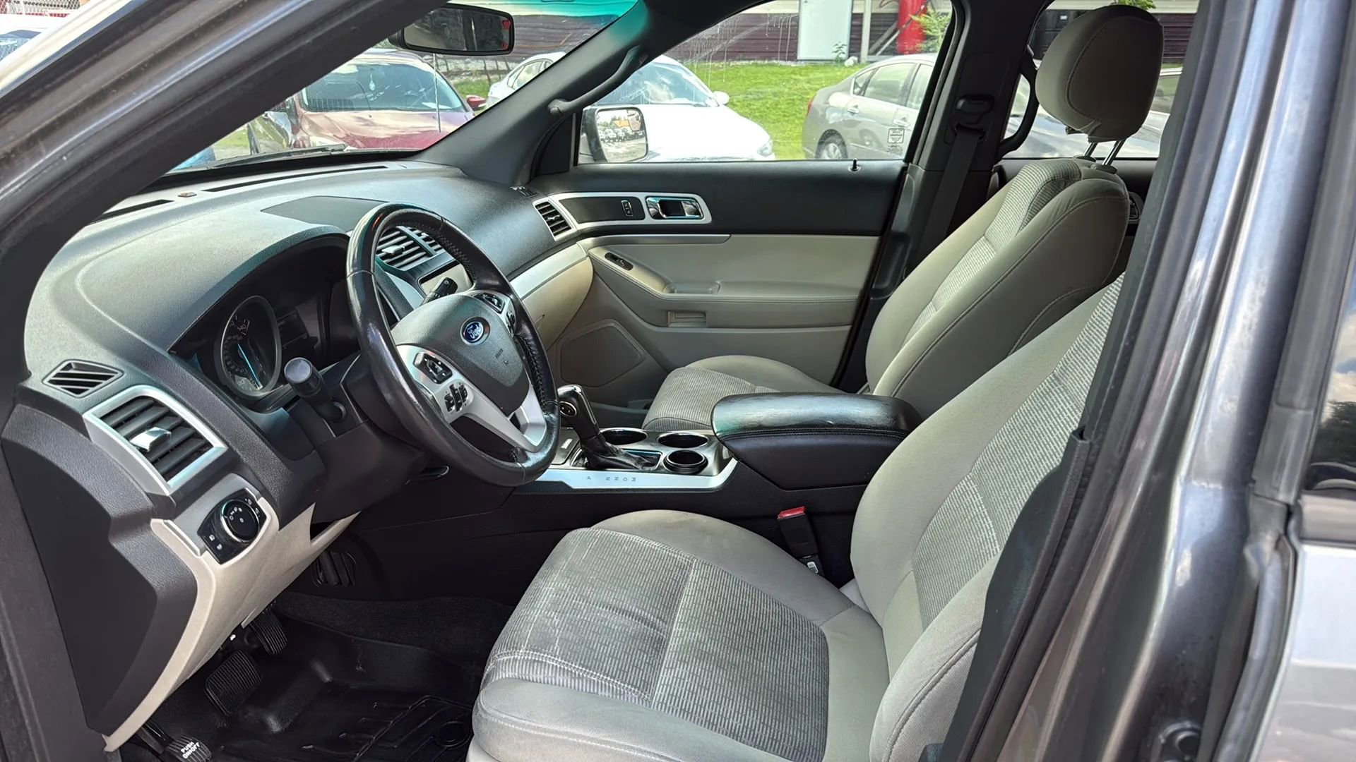 Used 2014 Ford Explorer XLT w/ Equipment Group 201A image 3