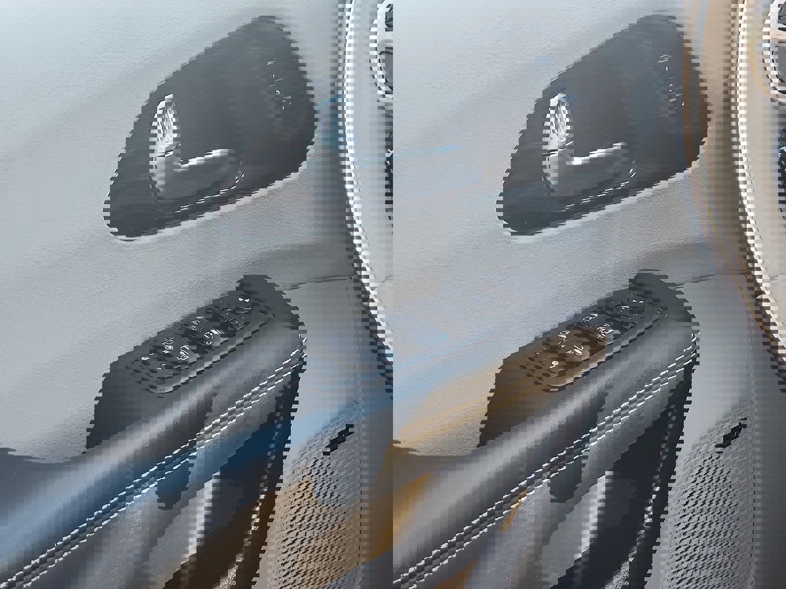 Used 2021 Chrysler Pacifica Limited w/ Uconnect Theater Family Group image 12