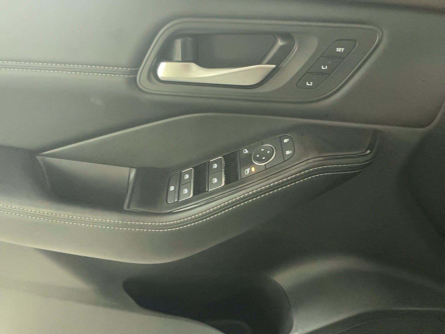 Used 2023 Nissan Rogue SL w/ SL Premium Package AWD/4WD image 18