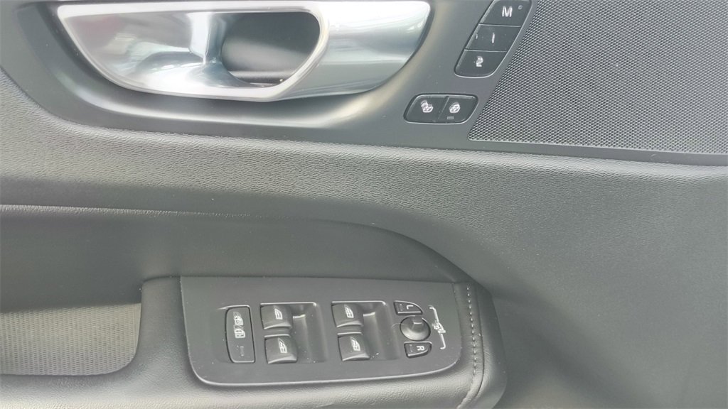 Certified 2023 Volvo XC60 B5 Plus w/ Climate Package image 10